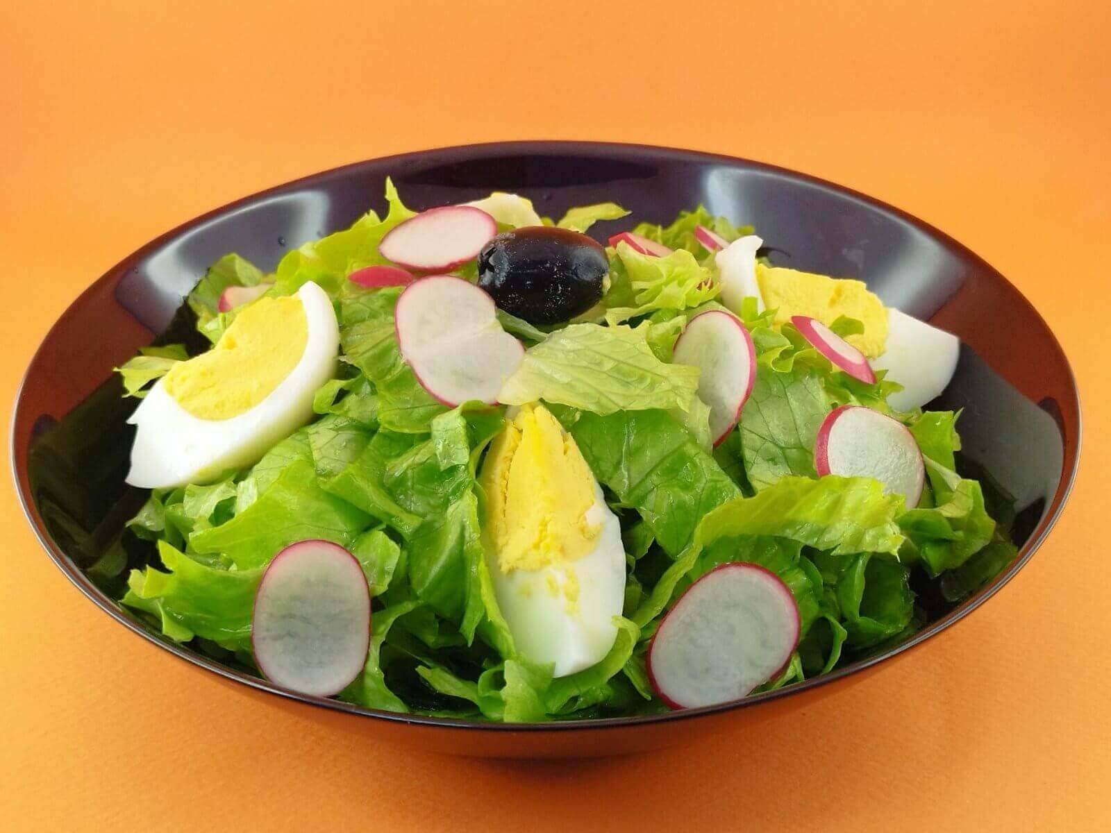  Green salad with eggs