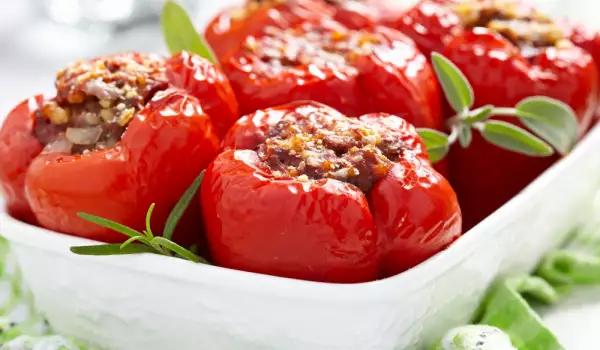 Stuffed peppers with minced beef and rice
